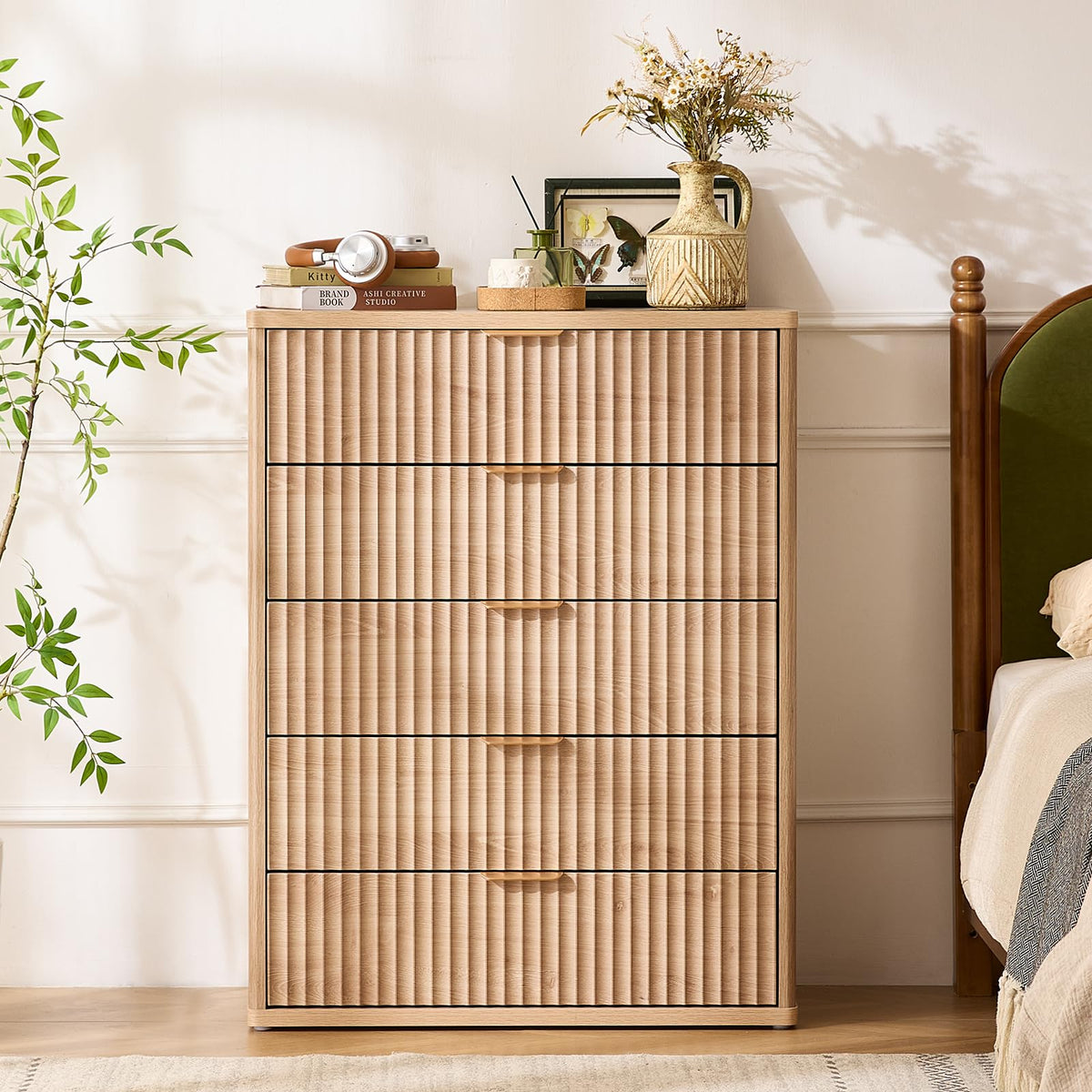 Fluted 5 Drawers Natural Wood Dresser G645